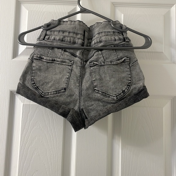 Black jean shorts - Picture 2 of 2